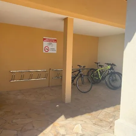 Beau 2 Pieces, Magnifique Vue Et Piscine *