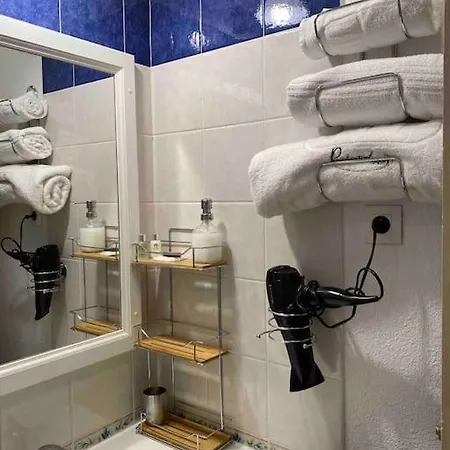 Beau 2 Pieces, Magnifique Vue Et Piscine Daire *