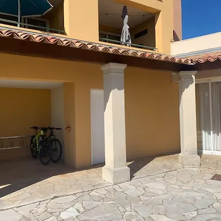 Beau 2 Pieces, Magnifique Vue Et Piscine Les Issambres