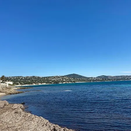 Beau 2 Pieces, Magnifique Vue Et Piscine Les Issambres