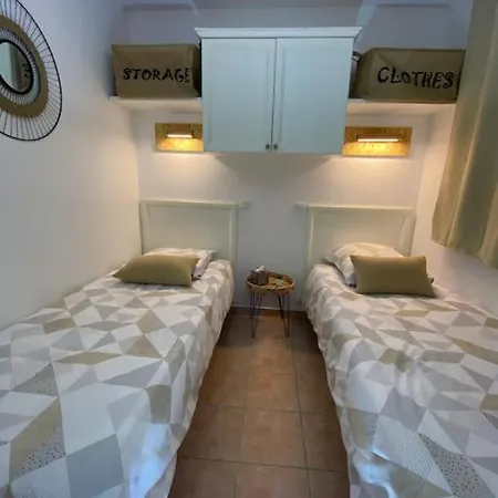 Beau 2 Pieces, Magnifique Vue Et Piscine *