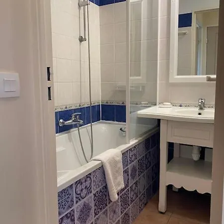 Beau 2 Pieces, Magnifique Vue Et Piscine * Les Issambres